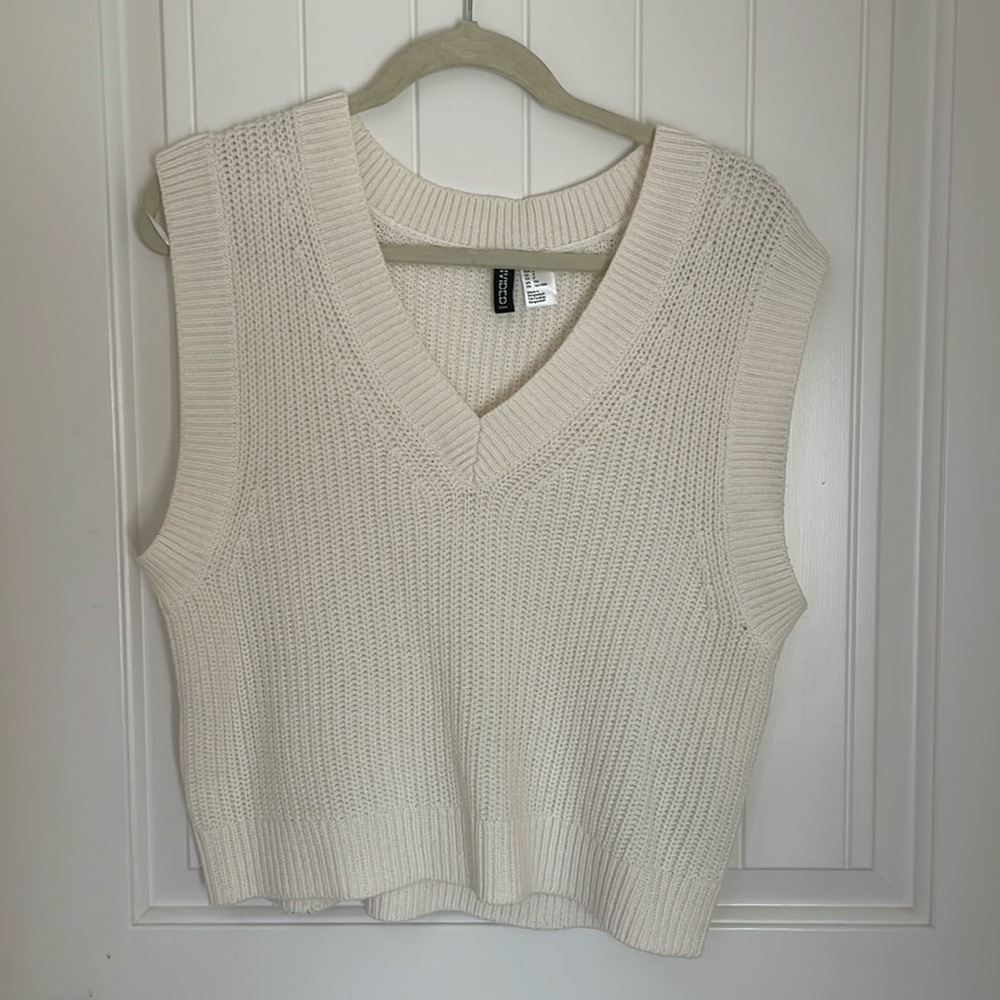 H&M Cream Sweater Vest size small